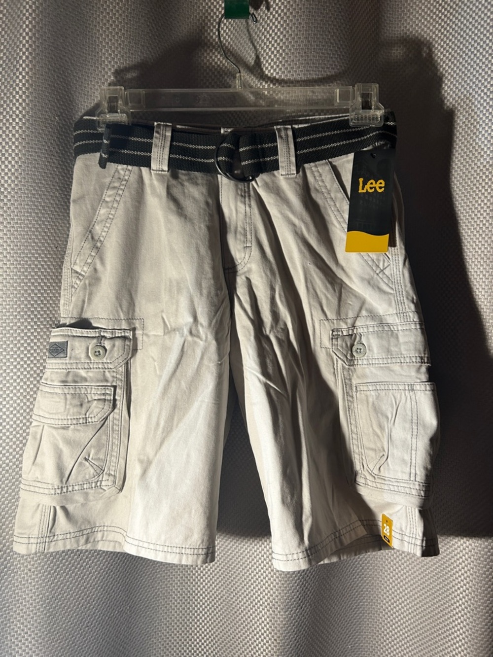 Lee Men’s Light Gray Cargo Shorts with Striped Belt size 28